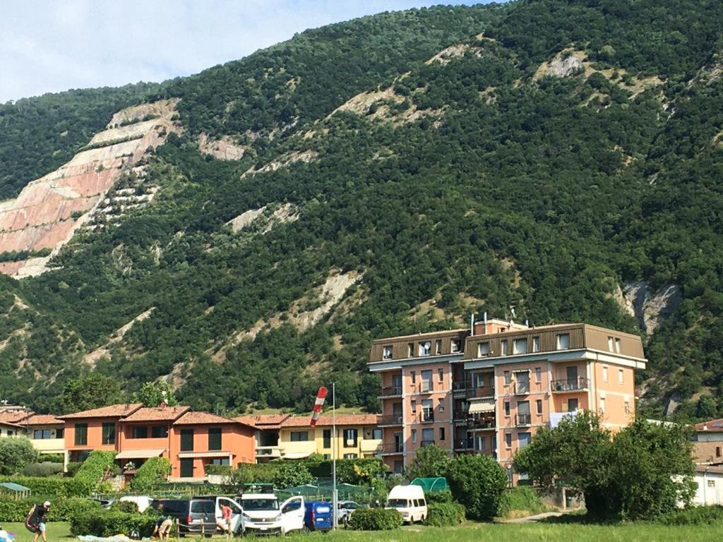 Big Family Bed & Breakfast Suello Buitenkant foto